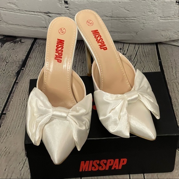 Elegant Cream Bow Heels - Picture 1 of 6